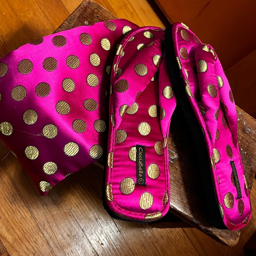 CicciaBella Polka Dot Raspberry/Gold Flip Flops Silky Slippers Large (9/10) NWT